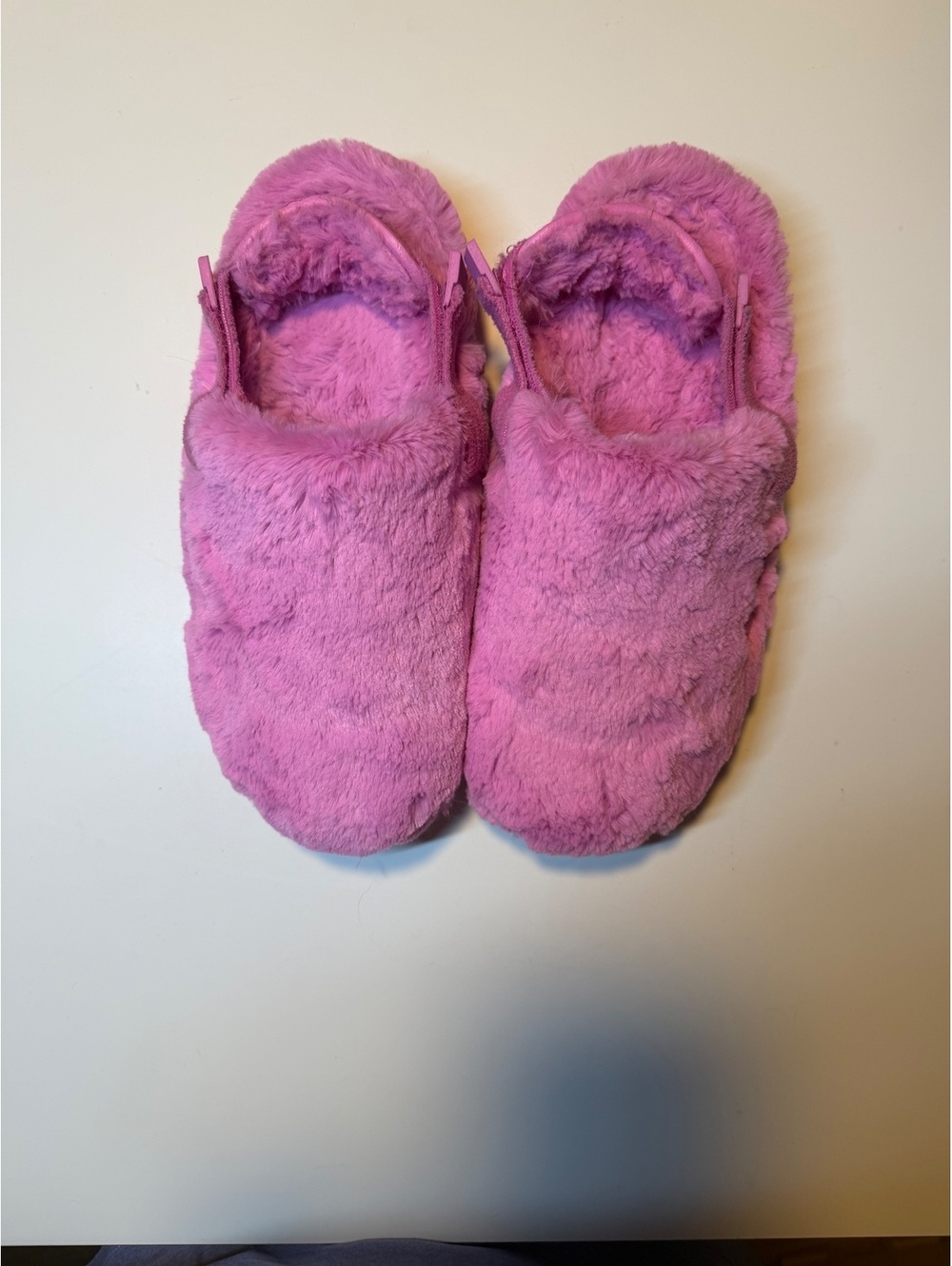 Nike size 9 slippers